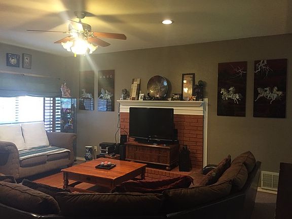 3rd image of 109 W Daugherty Dr