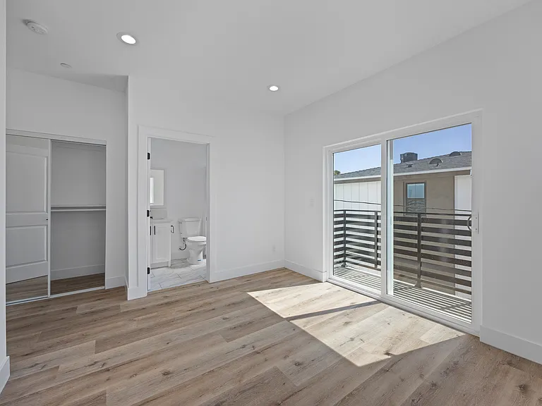 1510 1/2 W 206th St — Photo 11