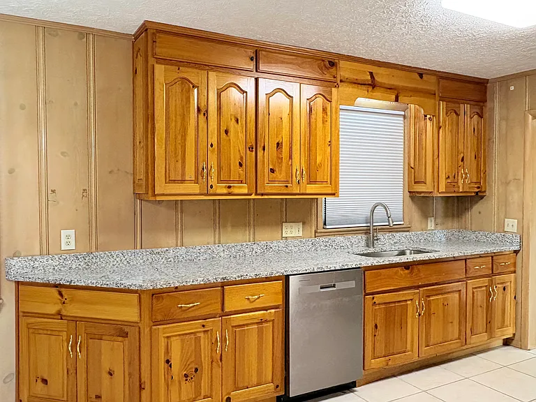 619 Lynnwood Way — Photo 8