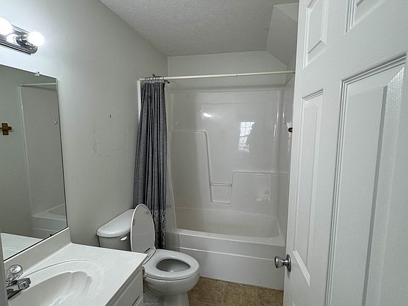 3rd image of 8 Mason Dr