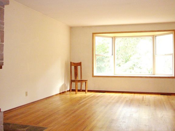 3rd image of 14044 Sunnyside Ave N