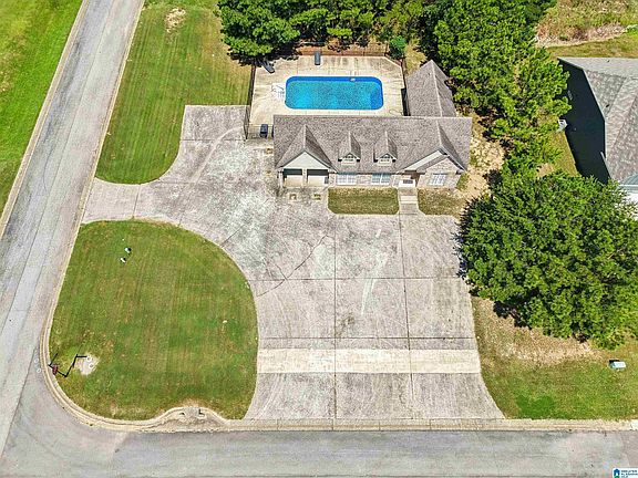 2nd image of 680 Ridgefield Dr