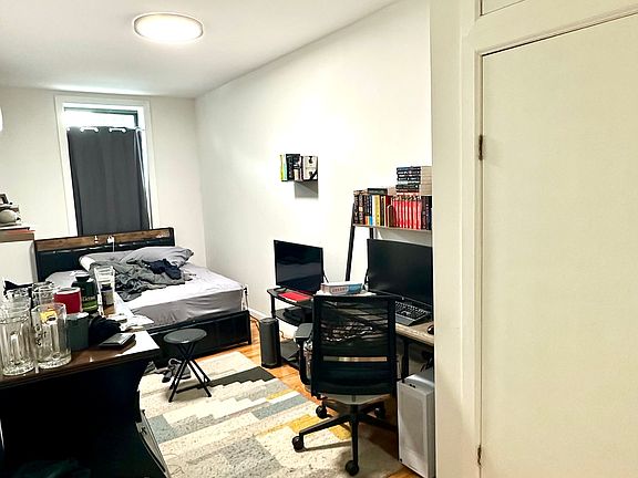 3rd image of 179 Franklin St #1