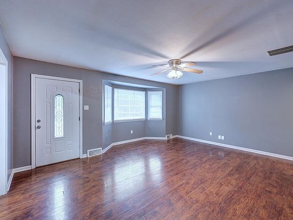 4th image of 211 Meek Ave