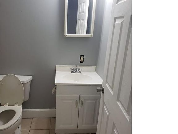 5th image of 250 2nd Ave W APT 3
