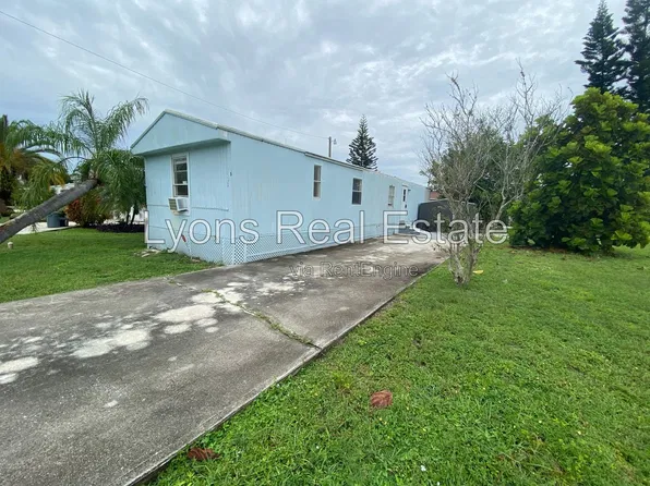 2521 Brownell Ct, North Fort Myers, FL 33917