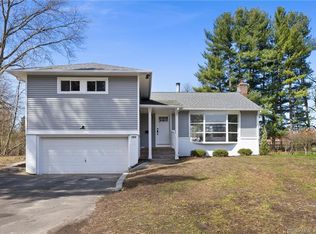 101 Mohegan Dr, West Hartford, CT 06117
