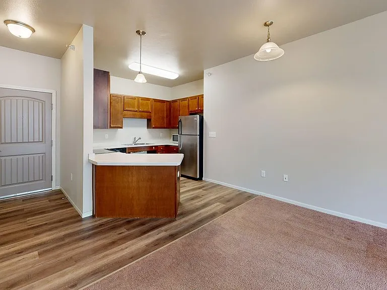 Eagle Crest Apartments — Photo 6