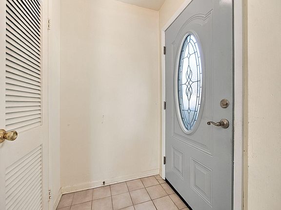 4th image of 130 Larkspur Cir