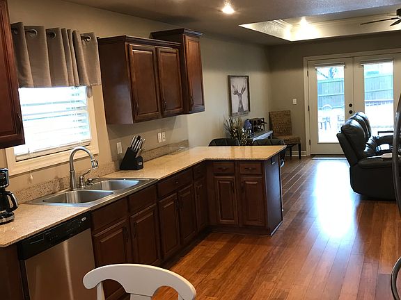 Open living areas to kitchen