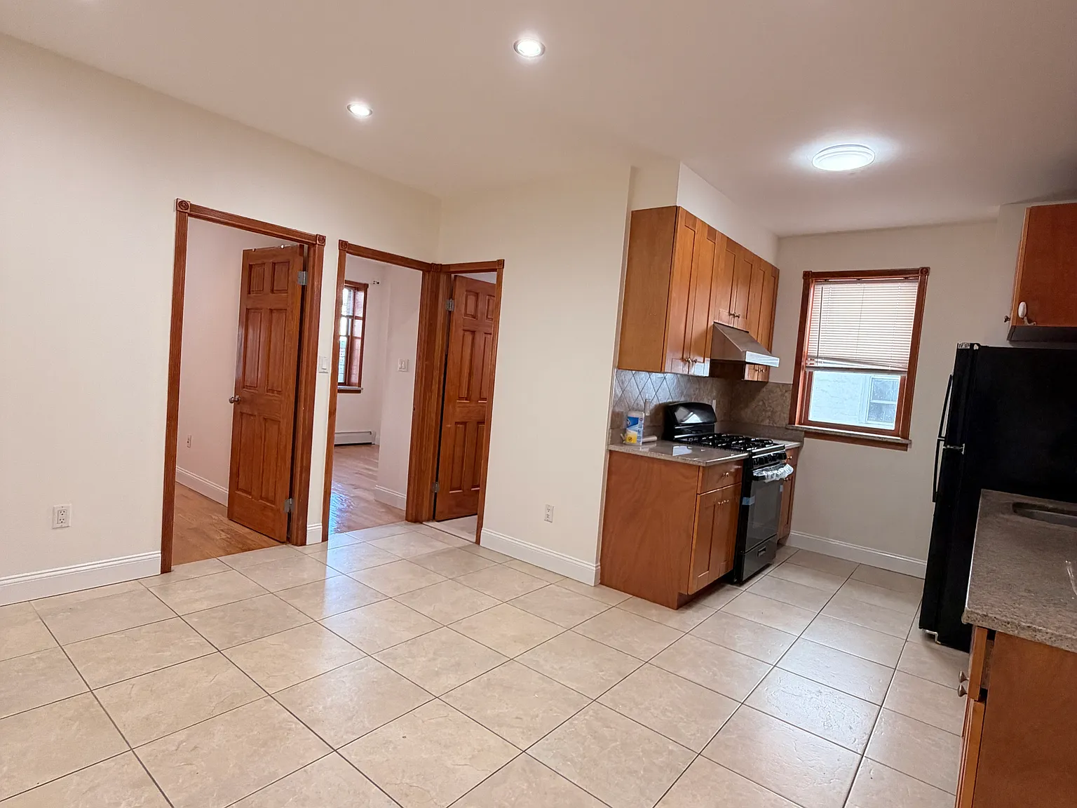 3 bed, 1200 sqft, $2,900 — Photo 3