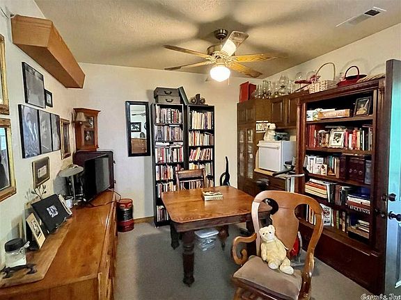 5th image of 104 Cozy Ln
