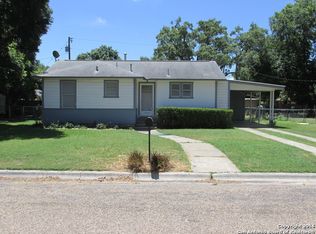 1905 22nd St, Hondo, TX 78861