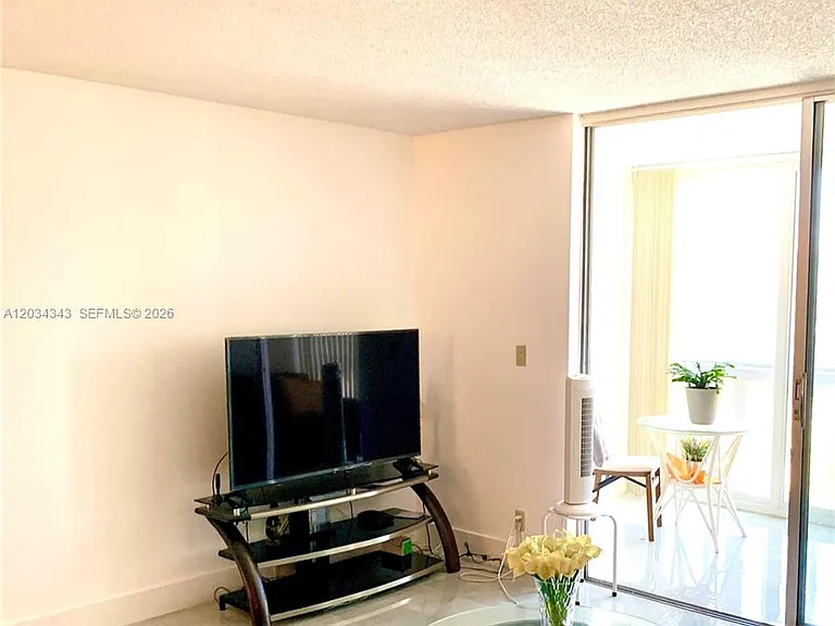 501 NE 14th Ave #601 — Photo 5