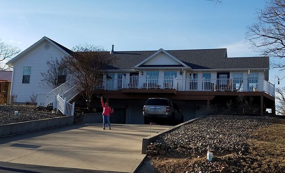 Side that faces the lake