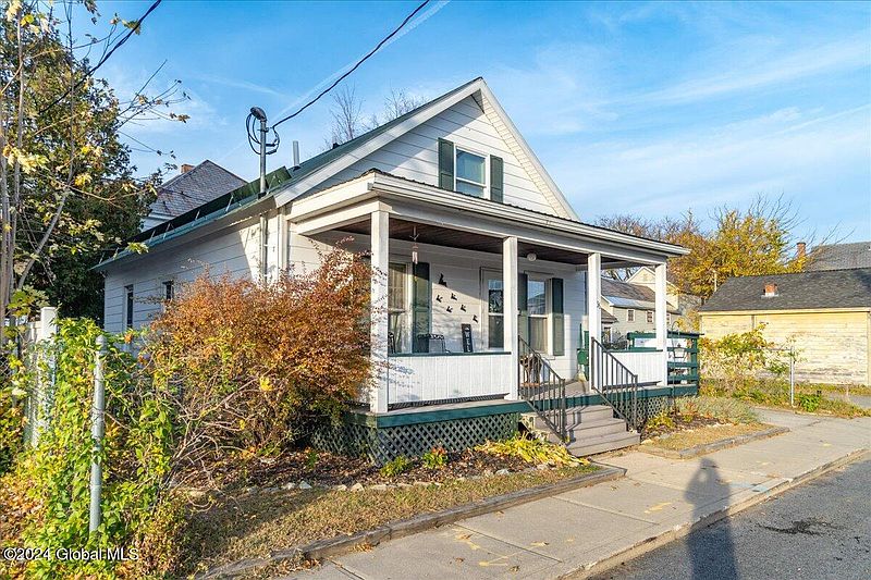 3rd image of 36 Goodwin Avenue