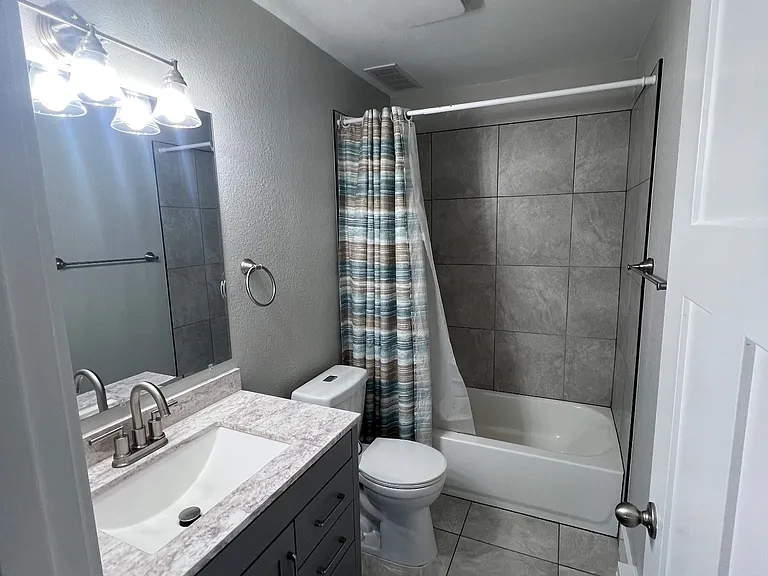 826 E Laramie St #D — Photo 5