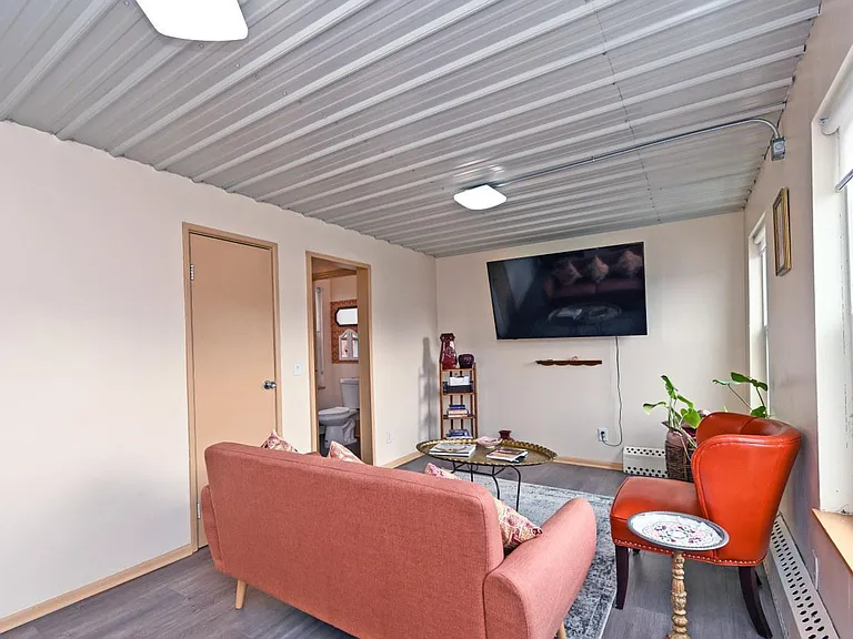 118 E Liberty St #D — Photo 8