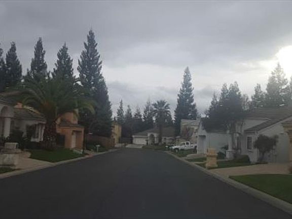 Exterior Neighborhood (street photo)
