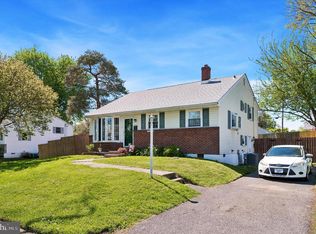 5 Stuart Dr, Chester, PA 19014