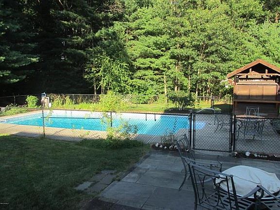 2nd image of 52 Sarah Jen Dr