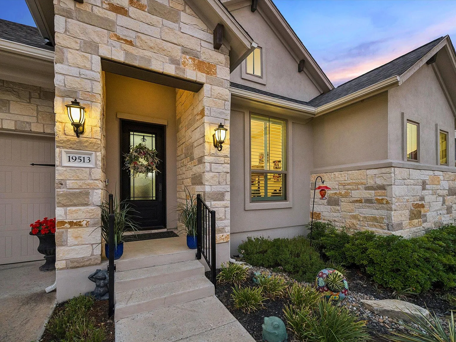 3 bed, 3.0 bath, 2207 sqft, $3,200 — Photo 3