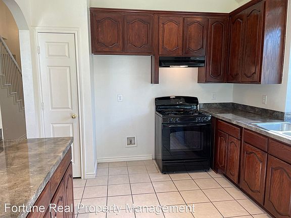 4th image of 1200 Quincy Dr