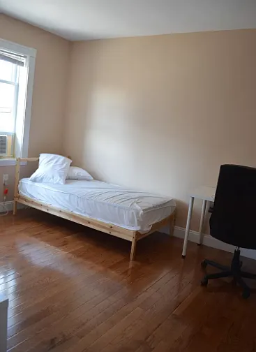 3 bed, 1.0 bath, $4,800 — Photo 3