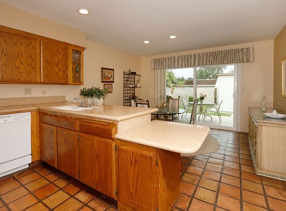 3rd image of 4174 Lake Harbor Ln