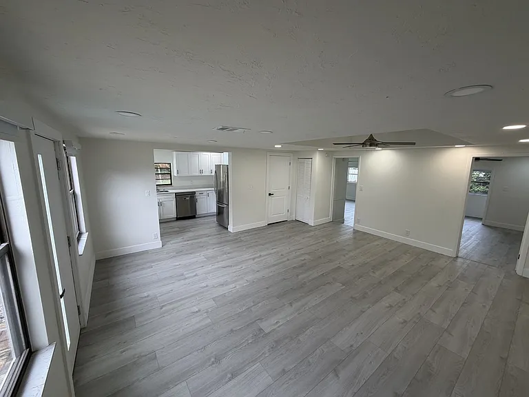 539 Sunset Blvd — Photo 5