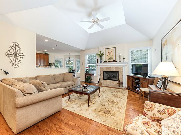 4th image of 2701 W Walnut Ct