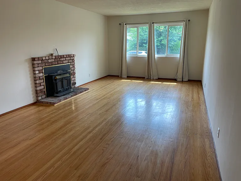 1301 Brookview Dr — Photo 6