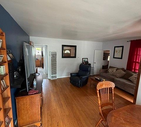 5th image of 2909 N Valley Dr