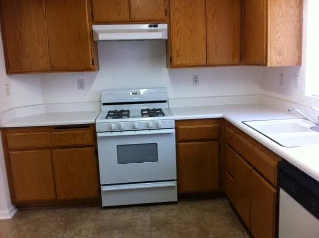 Candice Ave — Photo 2