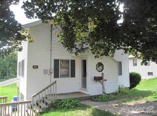 921 Gilliam St, Dubuque, IA 52001