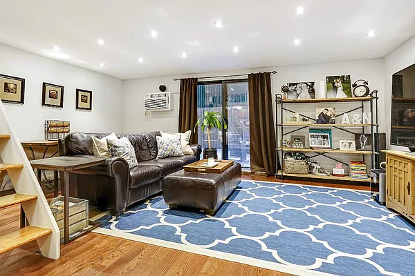 Rented by Anchor Associates | media 17