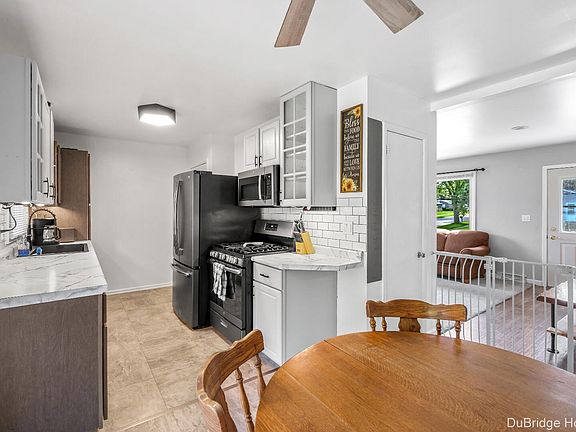 5th image of 977 Coventry Dr NW