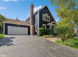 548 Long Hill Rd, Gurnee, IL 60031