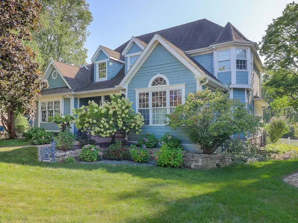 6012 Hillcrest Ct, Downers Grove, IL 60516