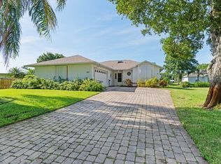 925 Claire Ave, Sebastian, FL 32958