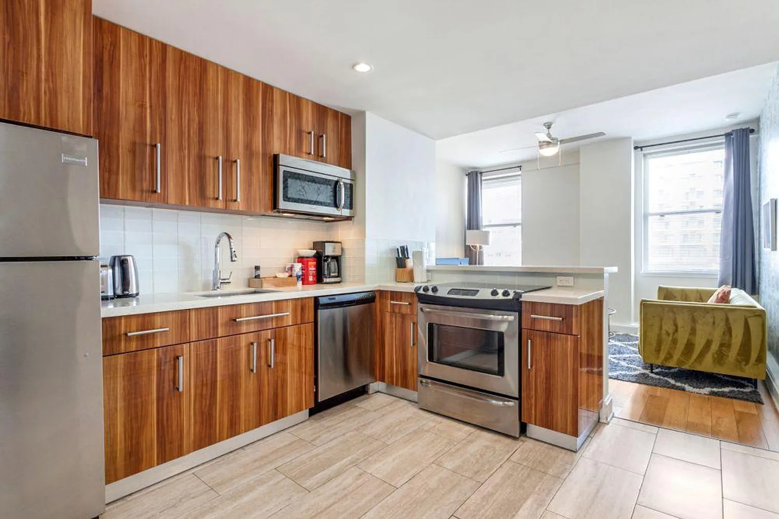 1 bed, 1.0 bath, 430 sqft, $3,905 — Photo 3