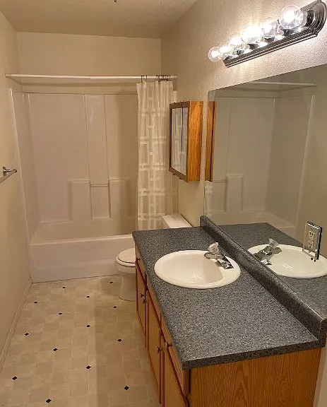 Full Bathroom Upstairs
