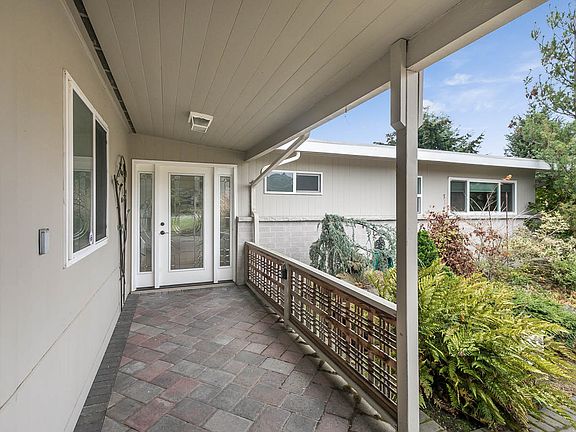 4th image of 1807 121st Ave SE
