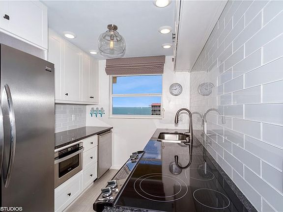4th image of 25750 Hickory Blvd Ph 758 E