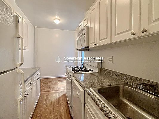 5th image of 105 Pinehurst Ave APT 33