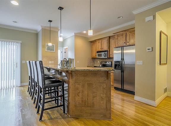 5th image of 205 W 34th St