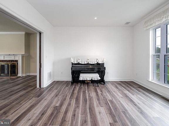 4th image of 6957 Amber Fields Ct