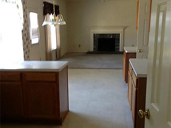 3rd image of 2917 Veva Dr