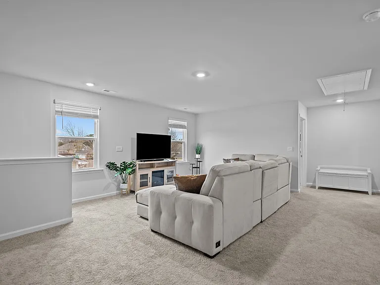 402 Folkstone Rd — Photo 35