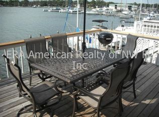 222 Snug Harbour Dr, Shalimar, FL 32579